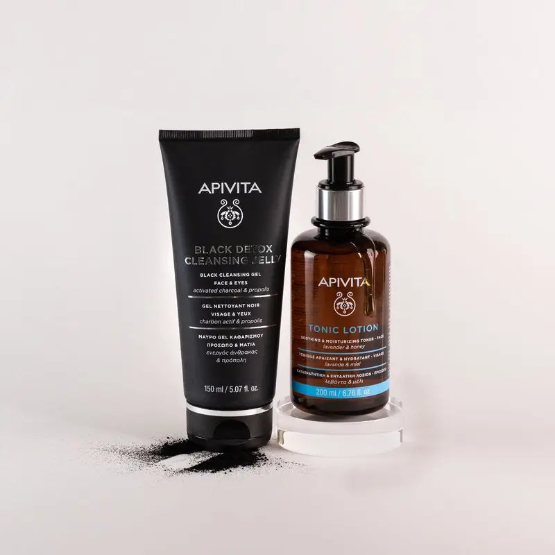APIVITA Black Detox Cleanser avec charbon actif et propolis 150 ml