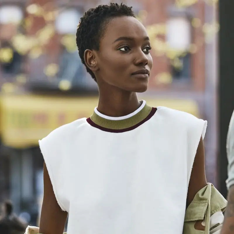 Maybelline New York Fit Me Matte And Refine Pores Shade 320 Fond de teint hâlé naturel Adapté à votre teint et à votre texture Peau foncée - 30Ml