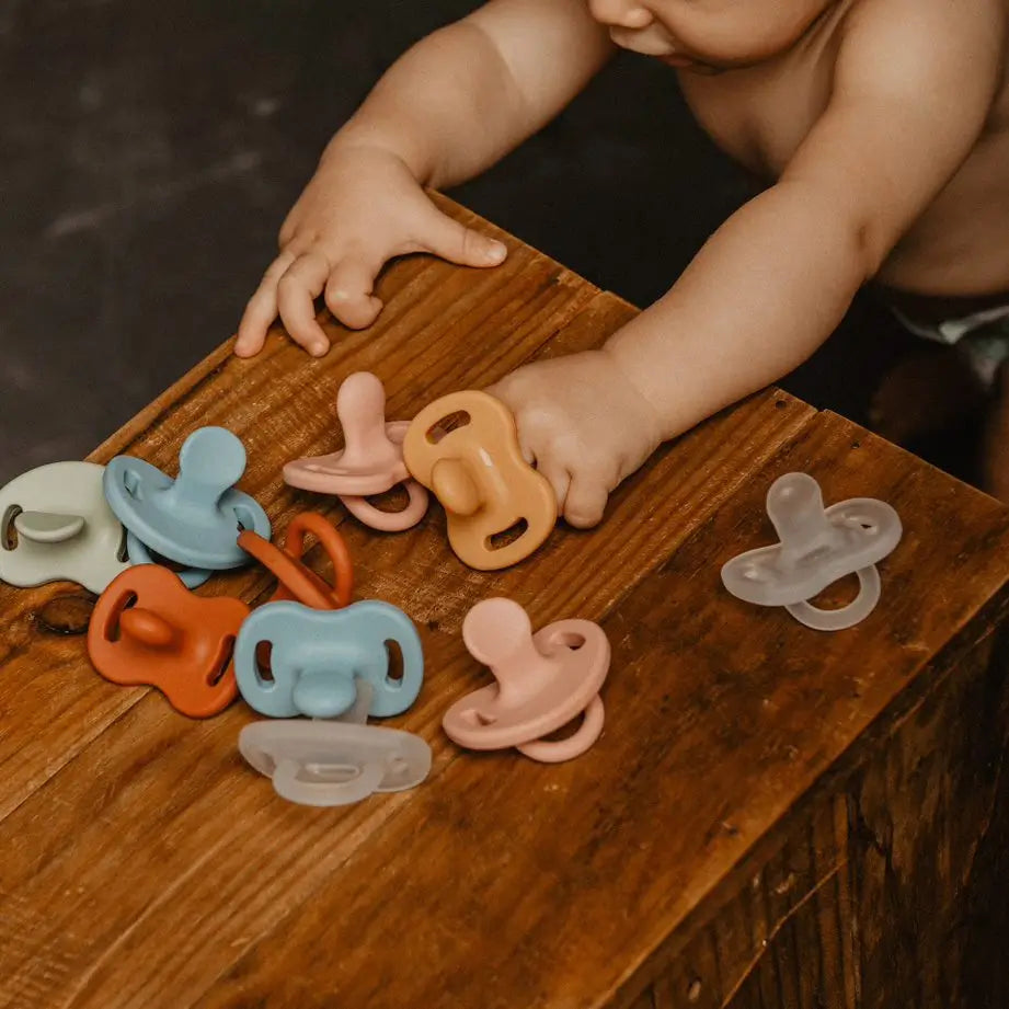 Suavinex Sucette en silicone, pour les bébés de 0 à 6 mois, sucette avec tétine anatomique Sx Pro, Colour Essence, bleu